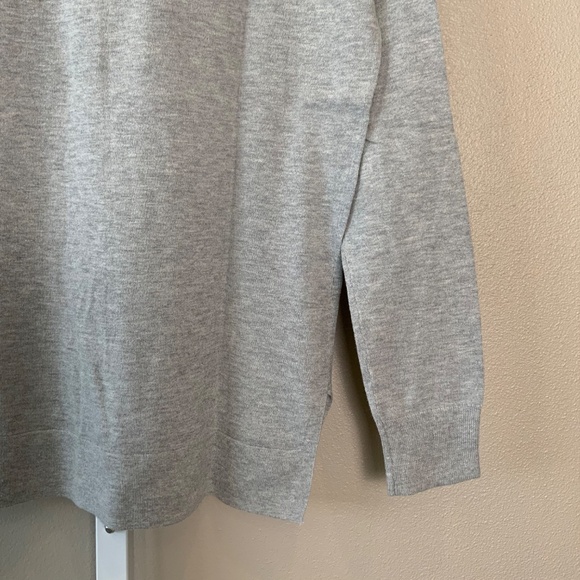 GAP Luxelight Perfect V-neck Sweater - Picture 16 of 16